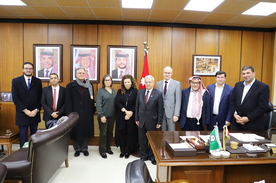 بحث التعاون بين اليرموك والجامعة الألمانية الأردنية